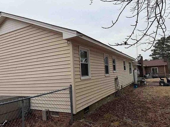 2nd image of 2022 Fieldcrest Rd E