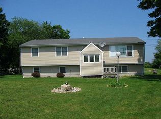 9 Lake Rd, Tiverton, RI 02878