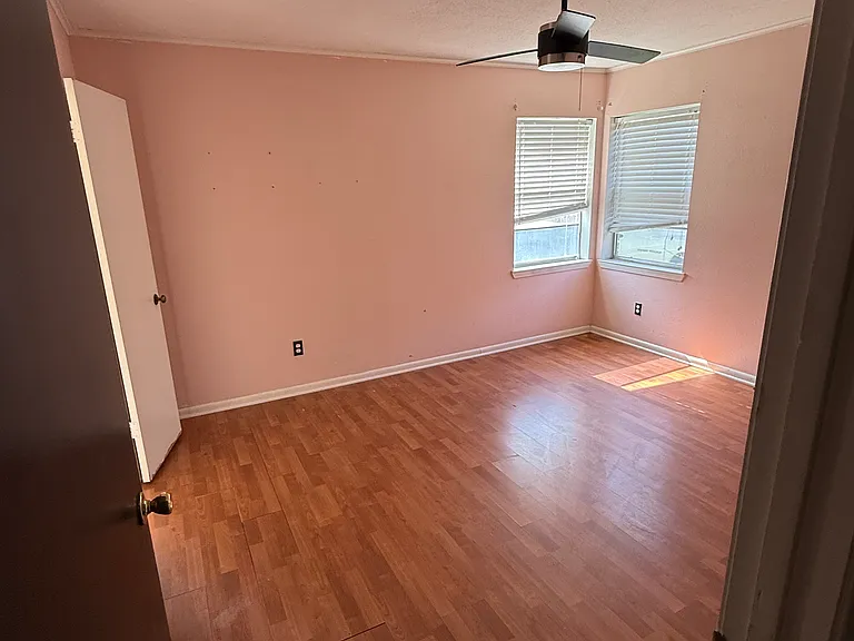 606 S Vernon St — Photo 8