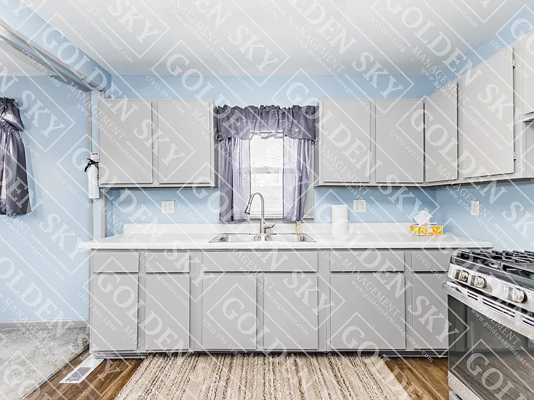 2400 W 10th St — Photo 5