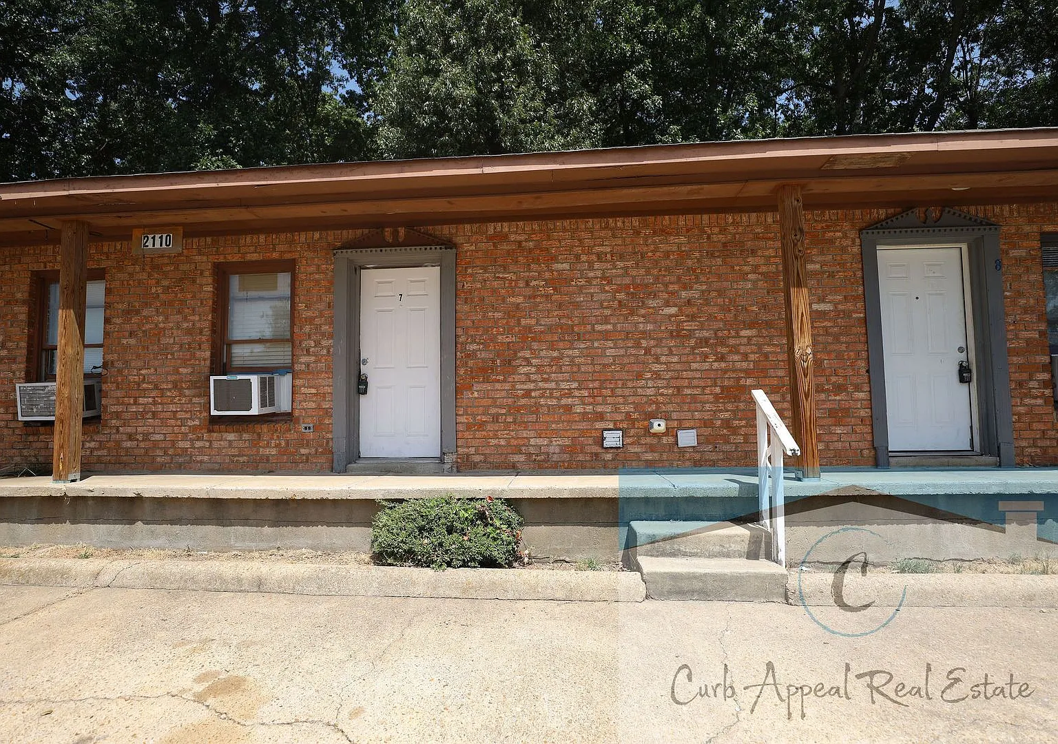2110 Cedar Heights — Photo 2