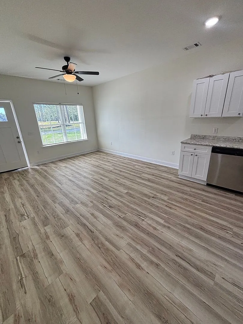 Brand New 3 Bedroom, 2 Bathroom Duplex in Walthourville! — Photo 3