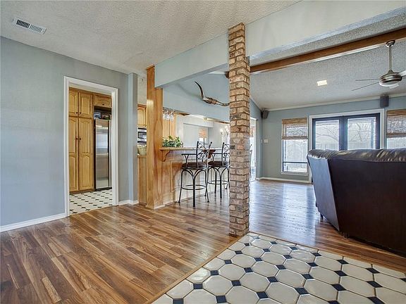 3rd image of 4414 Scenic Cir