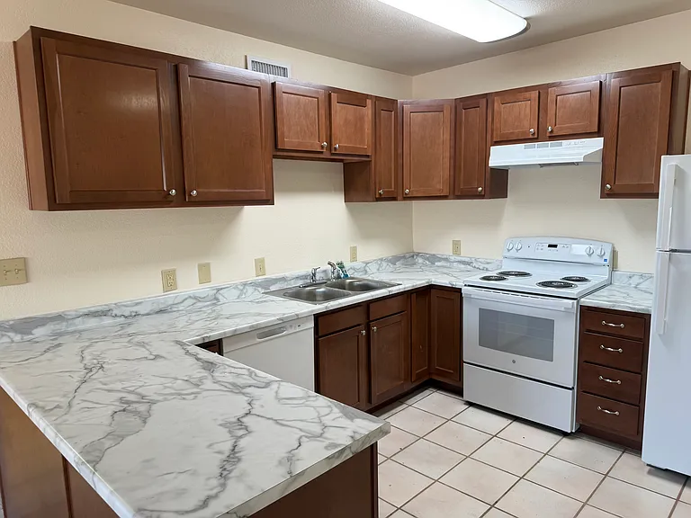 2101 N Belvedere Ave — Photo 10