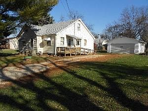 2nd image of 1025 N Plum St