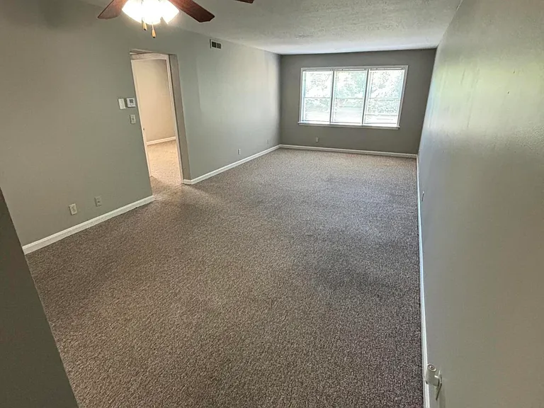 319 Idlewylde Dr #14 — Photo 2