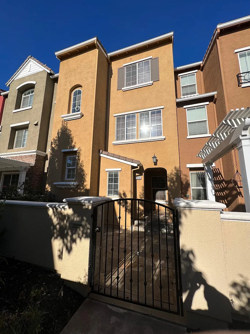 2005 Camino Real Way photo 1