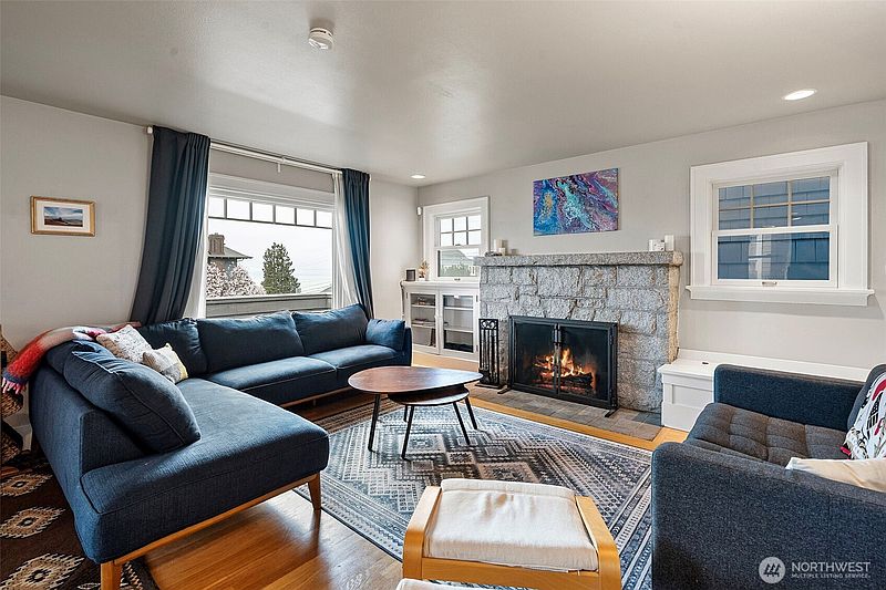 4th image of 3208 N 30th Street