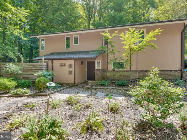 12211 Brookhaven Dr, Silver Spring, MD 20902