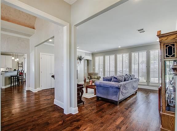 4th image of 393 Sandhill Dr