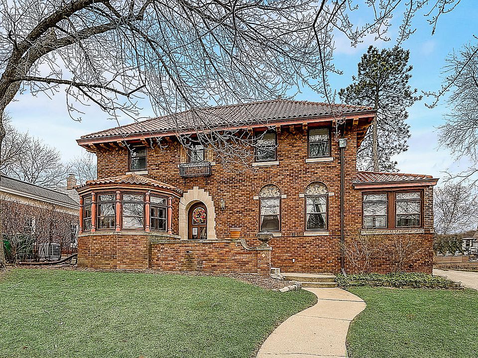 1st image of 2621 E Newton Ave