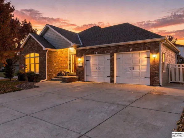 6300 Gabrielle Dr, Lincoln, NE 68526