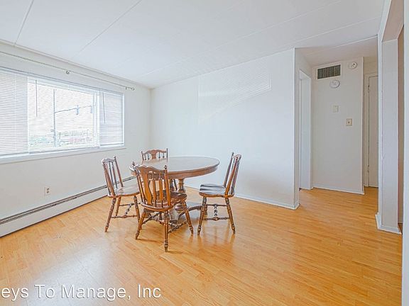3rd image of 1605 S Water St #16