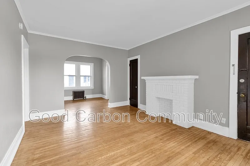 Building Photo - 2096 Delaware Ave #7