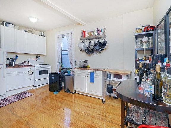 2nd image of 357 E 58th St #W3