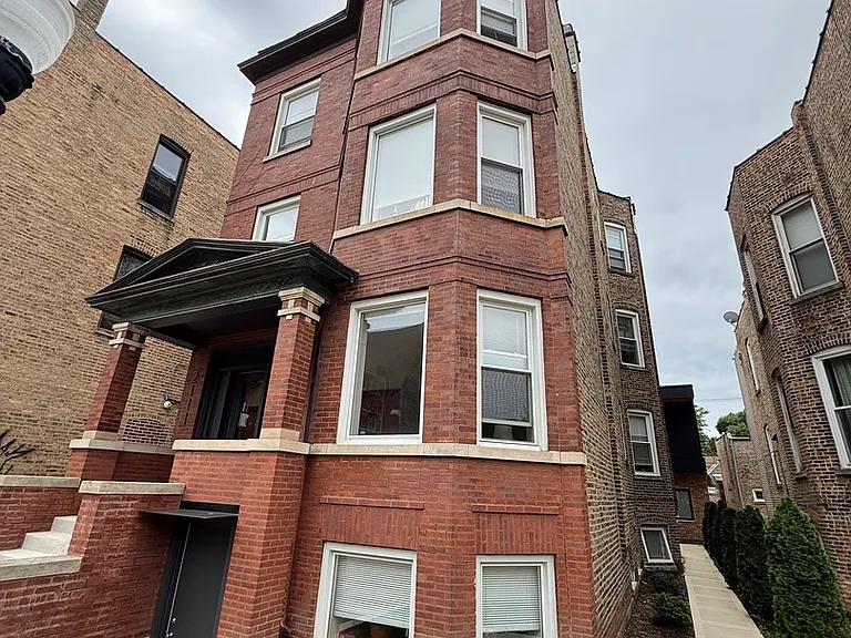 2111 W Augusta Blvd #1W — Photo 1