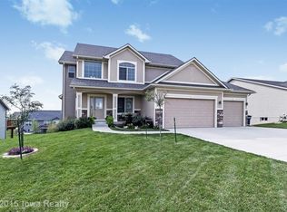 4450 NW 165th St, Clive, IA 50325