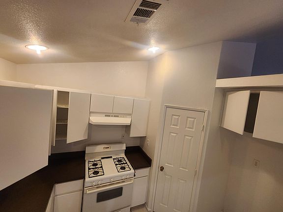 3rd image of 45021 Redwood Ave
