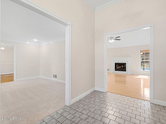 3rd image of 156 White Tail Cir