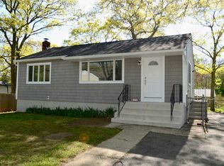 70 Hamilton St, Patchogue, NY 11772