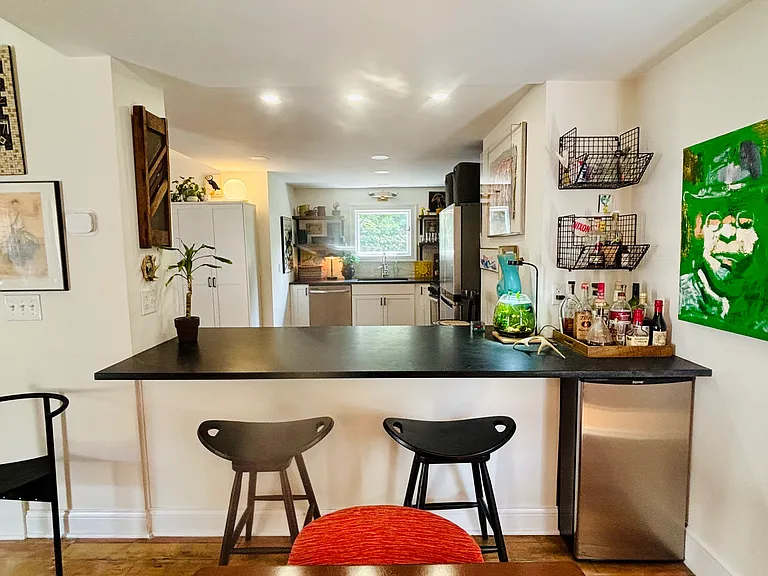 843 College Ave — Photo 8