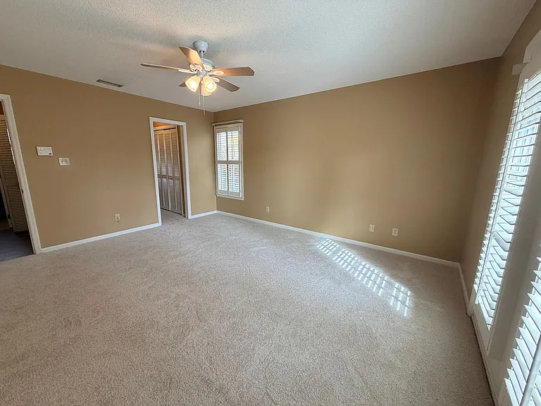2124 Northwood Cir — Photo 40