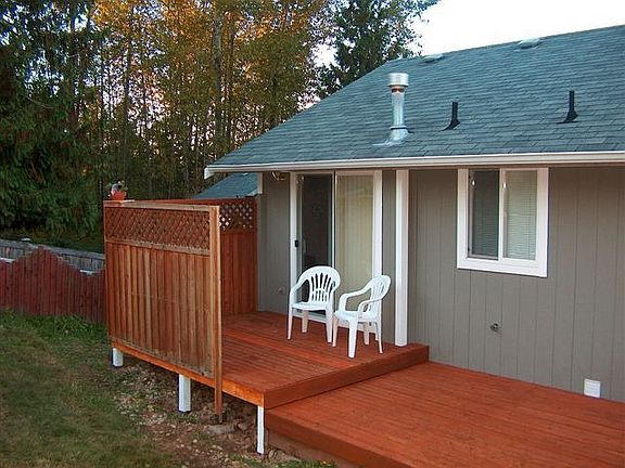 Back Deck/Door off Dining Area