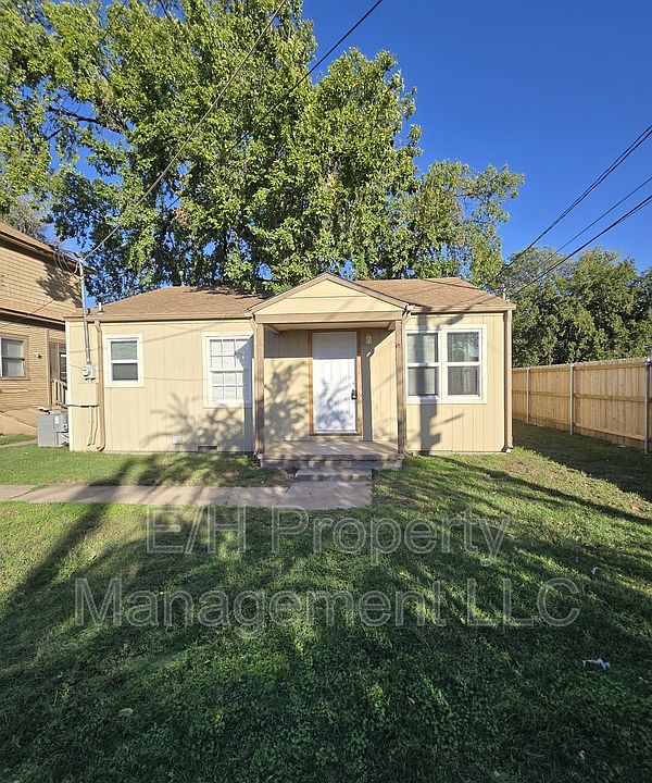 1st image of 1009 W Maple St Unit 1009