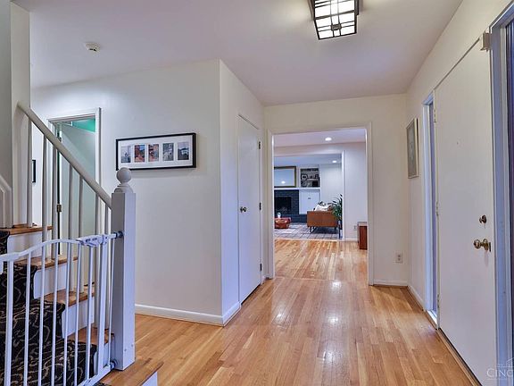 5th image of 616 Hickory Hill Ln