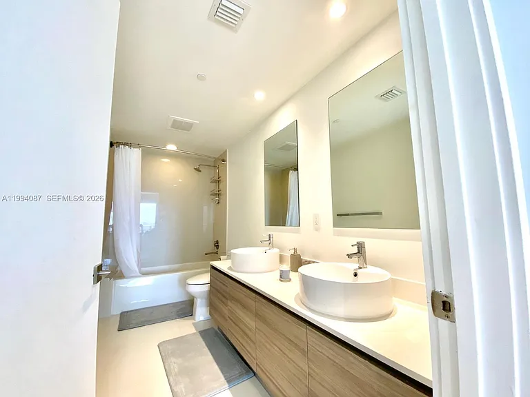121 NE 34th St #807 — Photo 11