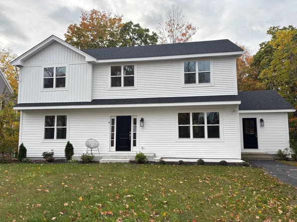 15 Mount Auburn St, Hopkinton, MA 01748