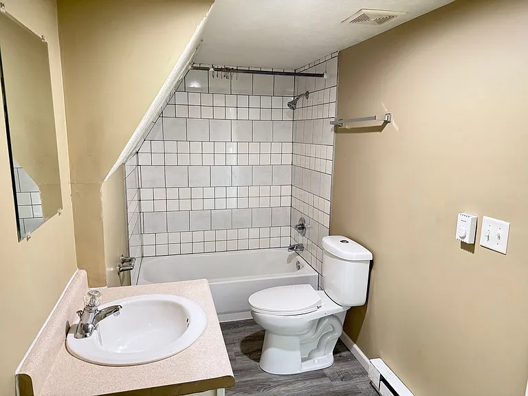 510 W Washington St — Photo 6