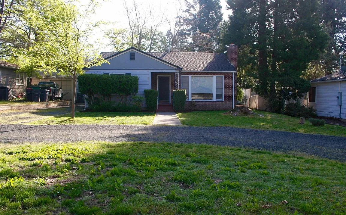 200 Valley View Dr photo 1