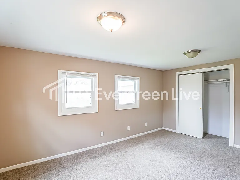 6632 Seward St — Photo 9