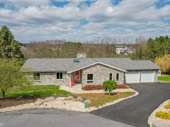 4943 Sugar Pie Dr N, Schnecksville, PA 18078