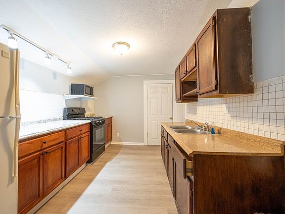 4th image of 2362 E 76th St #3