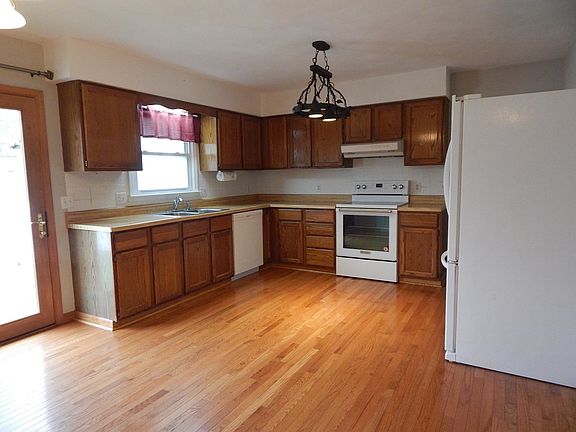 3rd image of 480 Cherokee Dr