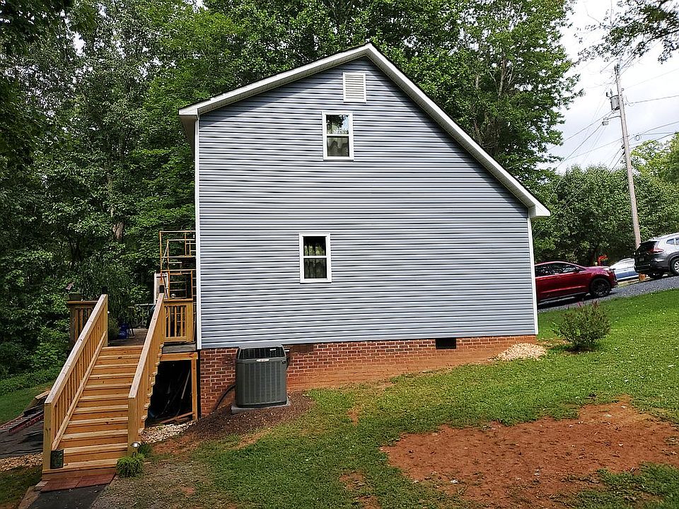 2nd image of 1464 Skeen View Rd