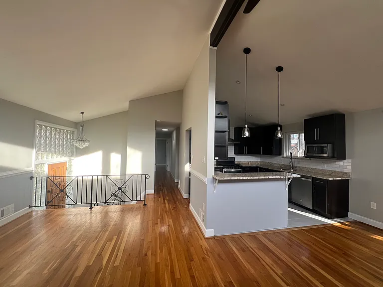 10123 Eastlake Dr — Photo 3