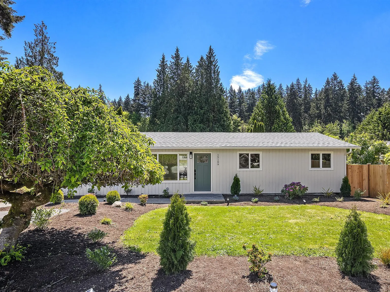 3 bed, 1200 sqft, $3,300 — Photo 3