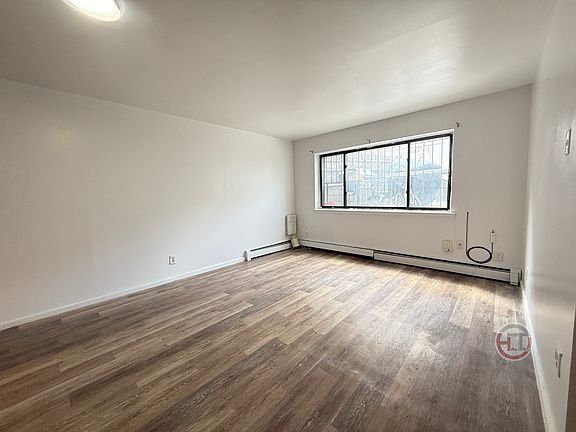 3rd image of 189 Throgs Neck Blvd #1