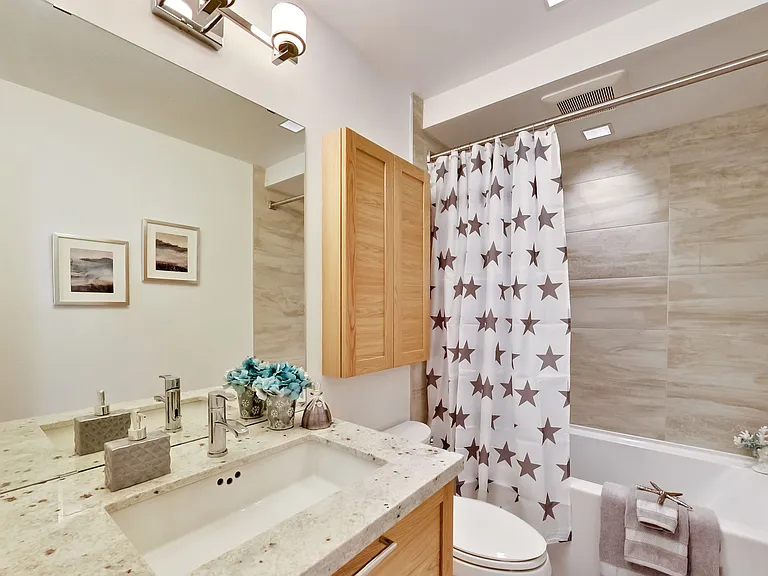 42 Glen Elm Ave #206 — Photo 15