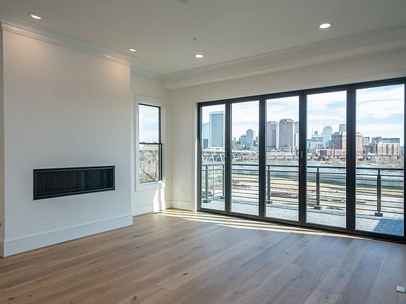 3rd image of 408 W 6th St #10