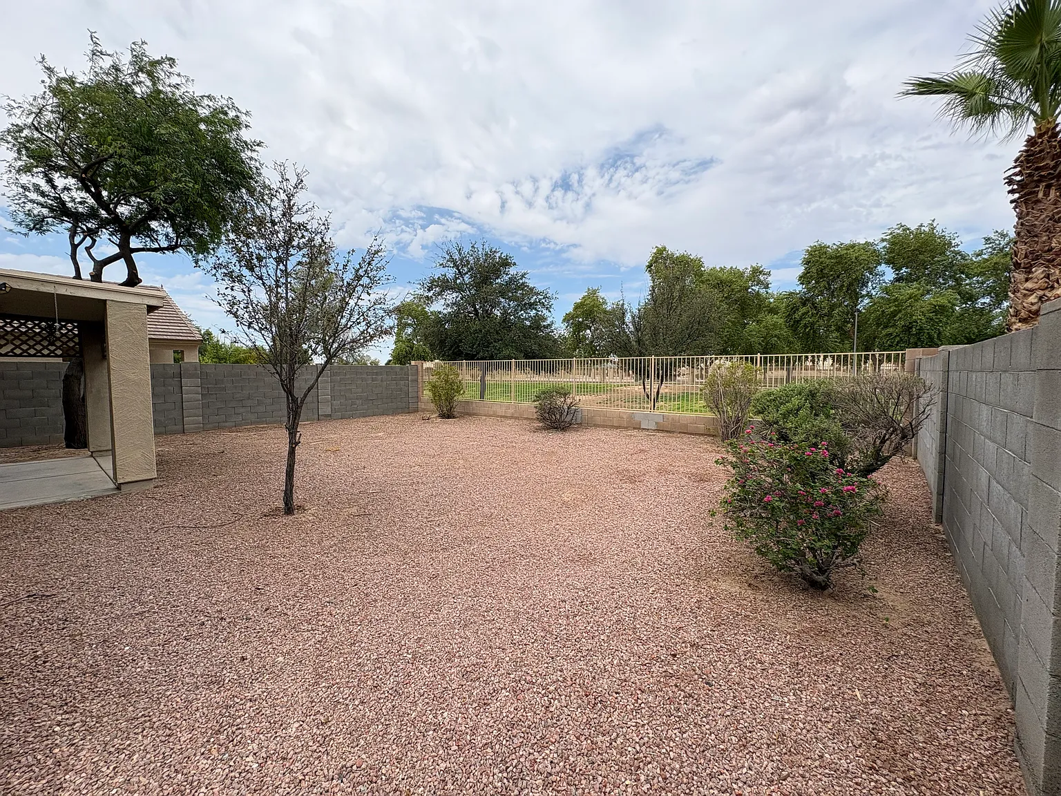 4 bed, 2.5 bath, 1976 sqft, $1,900 — Photo 2