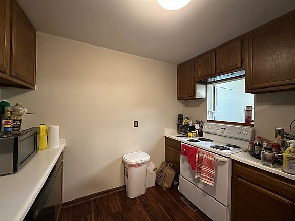3rd image of 105 Lantern Way