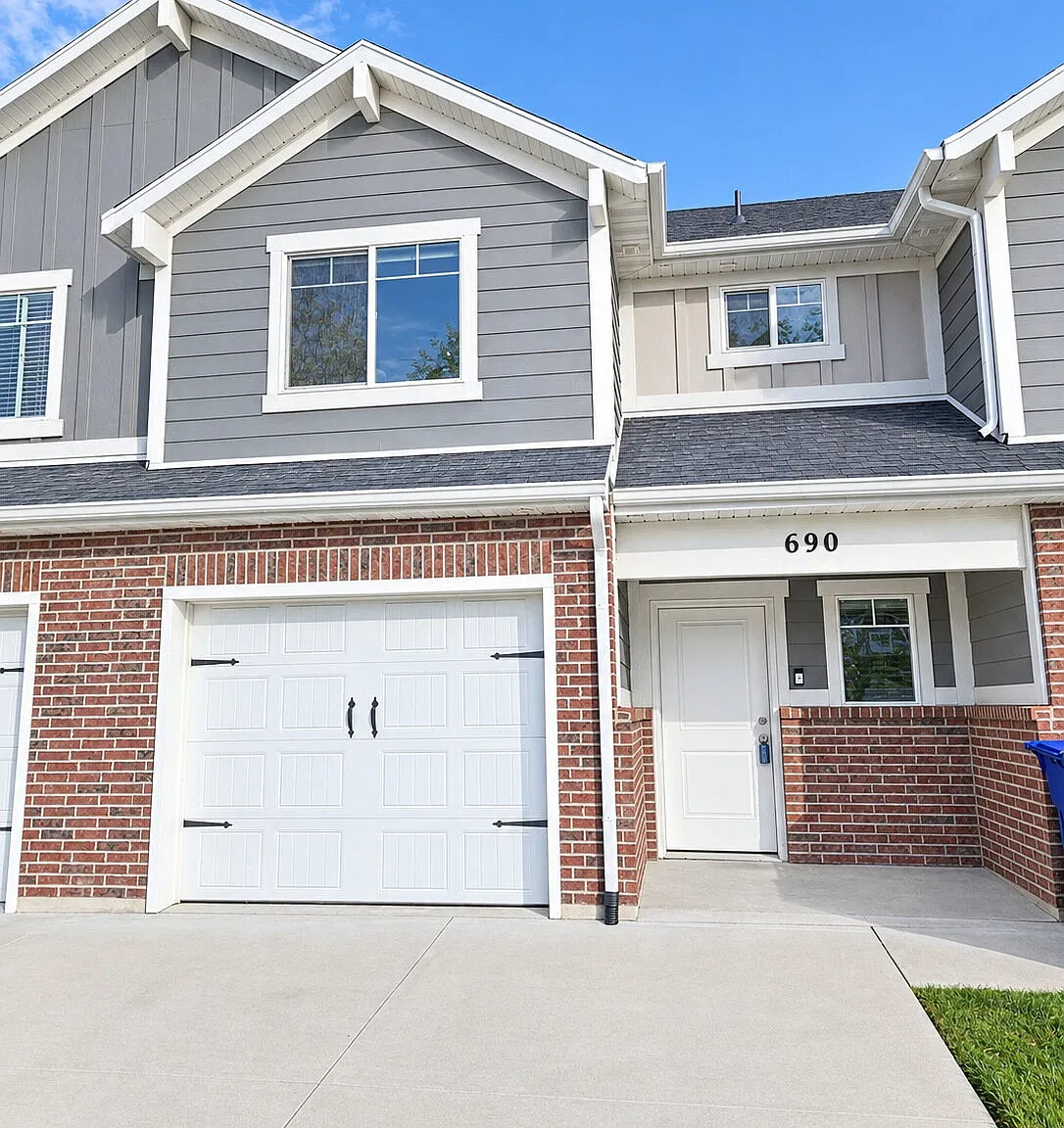Updated 3-Bed Townhouse with Elegant Granite Countertops & Modern Living Spaces! — Photo 1