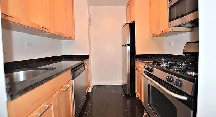 Rented by Manhattan Realty Group | media 7