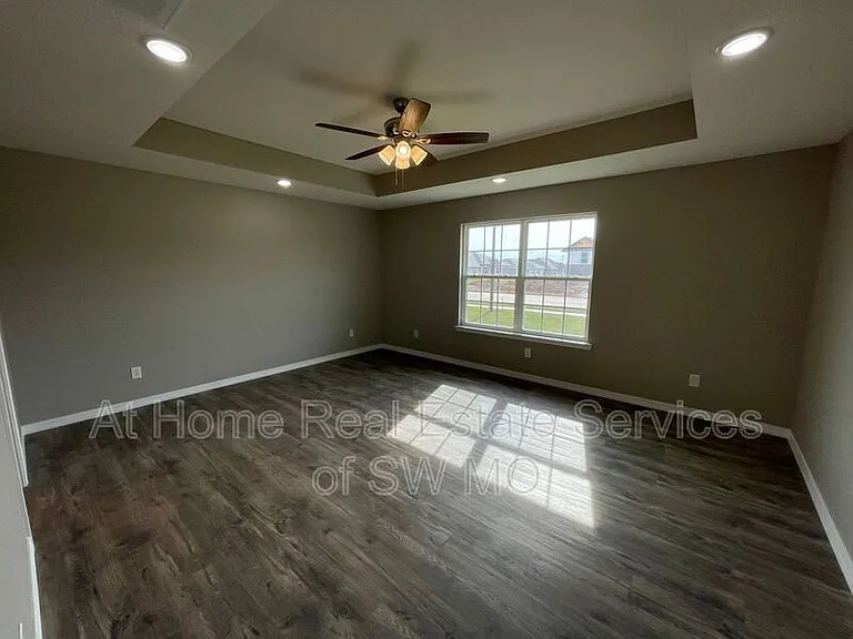 327 Forest Hollow St — Photo 15
