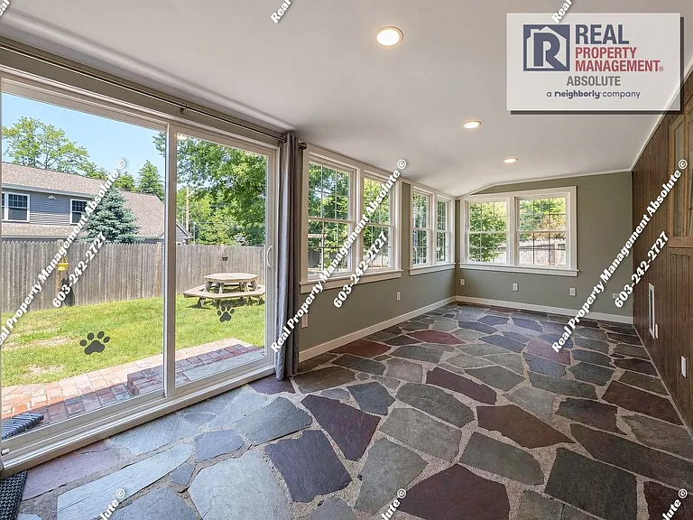 208 Manchester St — Photo 10