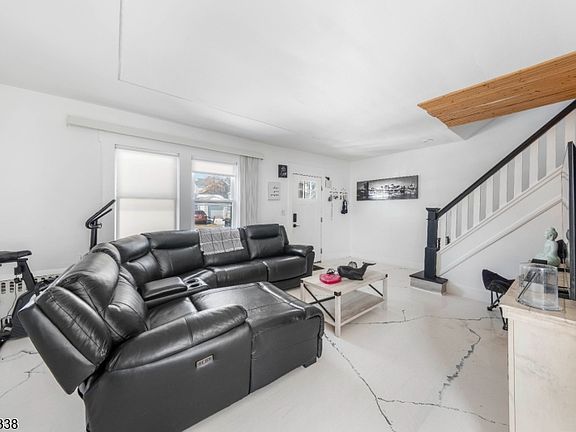 5th image of 157 Hillside Rd